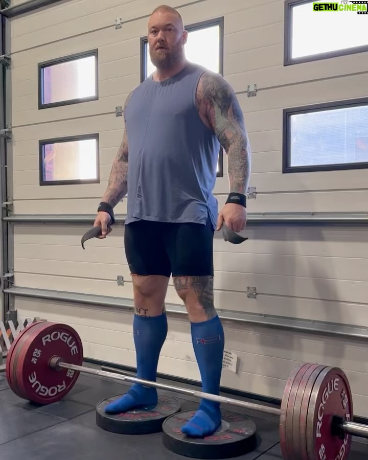 Hafþór Júlíus Björnsson Instagram - 270kg beltless deficit deadlifts were on the menu today. It might surprise some of you to learn that going to failure every session is a great way to get injured but a terrible way to get strong. I always leave something in the tank in these sessions. This remains true as I grow stronger and the weights get heavier but feel easier.