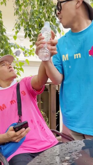 Haha Instagram - 역관광💦
#머리물뿌려 #ICEBOTTLE #하하 #haha #kiwelab #키위랩 #김종국