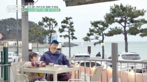 Haha Instagram - 정말 큰 마음먹고 우리가족이 버스에 올라탔어요!! 너무나 부족한 아빠 하동훈의 모습과 아름답고 현명한 대장 별이와 우주에서 가장 사랑하는 드소송과 4월4일 화욜 8:30분에 ena,kstar,axn에서 만나실수있어요! 하하하핫 쑥쓰럽네요! 

하하버스에서봐요!!
#하하버스 #🚌🚌
