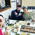 Haha Instagram - 열심히 살아보즈아!!! 운동후 장어충전🔥🔥🔥🎣 친구들아.. 죽지않아!!🔥🔥🔥🔥 #하디다스 #아디다스 #박형근 #나도진 #싸비 #장어 #야만 #죽지않아 #🔥🔥🔥