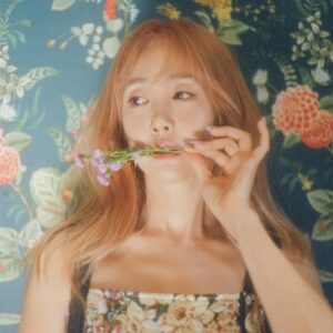 Haha Instagram - 드디어.. 20주년 앨범이 나왔네요..
고생했어 고은아!

내 옆자리
아이들 옆자리.. 너무 감사하고 대단한일이지만..
김고은이 있어야할자리.. 무대!!
돌아온걸 축하한다! 성적을 내는것에 초점을 맞추기보다는 노래할때 행복하고 그저 노래하는 가수 별이되길~⭐️✨🌟

타이틀곡 오후 유아~^.~

#startrail #정규6집 #물론성적이나오면고맙지~^.~ #가수 #별 #별이있어야할자리 #무대