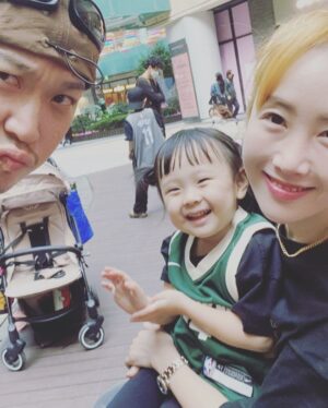Haha Instagram - 코비형.. 잘지내시져? 
넷플보다가 눈물이 왈칵 쏟아졌어요…
왜 최고위에 최고인지.. 
하.. 형님 따님과 함께 잘지내고계세요~ 
언젠가는 뵙겠죠~ 정말 보고싶습니다.. 
맘바포에버! 코비!!
🔥🔥
#코비#kobe#24#mamba#forever#❤️#🏀