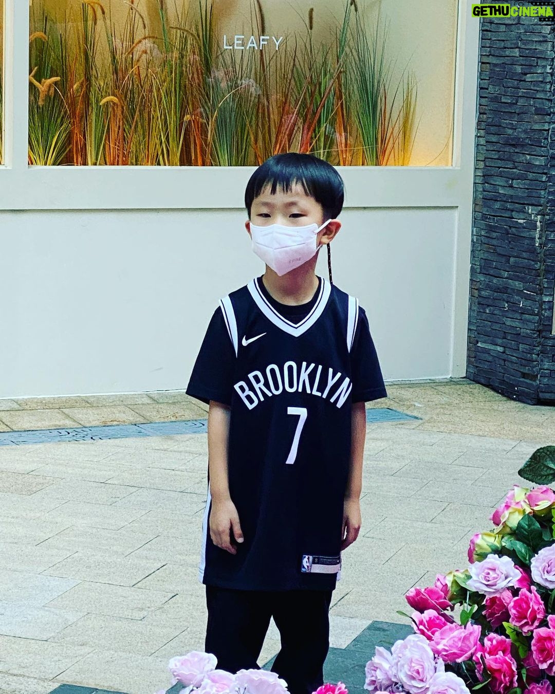 Haha - 142.8K Likes - 코비형.. 잘지내시져?
넷플보다가 눈물이 왈칵 쏟아졌어요…
왜 최고위에 최고인지..
하.. 형님 따님과 함께 잘지내고계세요~
언젠가는 뵙겠죠~ 정말 보고싶습니다..
맘바포에버! 코비!!
🔥🔥
#코비#kobe#24#mamba#forever#❤️#🏀