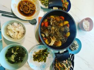 Haha Instagram - 생일 축하해주신 많은분들께 감사인사 드려요~! 낳아주신 융드옥정님께 감사하다고 전합니다! 오늘 생일 맞으신분들 축하드려요~ 야만!!!! 
#하동훈#생일#감솨~~~#야만