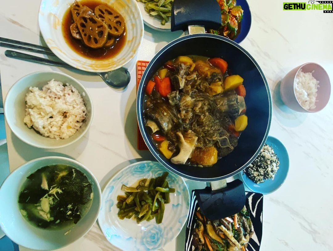 Haha - 84.6K Likes - 생일 축하해주신 많은분들께 감사인사 드려요~! 낳아주신 융드옥정님께 감사하다고 전합니다! 오늘 생일 맞으신분들 축하드려요~ 야만!!!!
#하동훈#생일#감솨~~~#야만