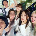 Haha Instagram - 목요일이네.. 우리 사랑하는 #wsg워너비 특히 내가 미친듯이 사랑하는 우리 #4파이어 ❤️ @navi_jiho @sounditsme @eomjiyoon96 @kwonhodoo #콴무진 🌴🇯🇲❤️🇰🇷 당분간 녹화날에는 못보겠지만 우리의 시작은 지금부터니까~ 슬퍼하지않을래! 너무 고맙고 자랑스러워~ 야만!!! 그리고! 세상에서 6개밖에없는 멋진 티를 선물해준 내 브라더 @waaaavyyy <~무한리스펙을 보냅니다!! 야만 고마버 도영아~! with 창우!용일이! 야만야만~!! #사랑해 #나비 #쏠 #엄지윤 #권진아