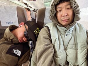 Haha Instagram - 설국열차..
#샌드위치 #설레게 
@sulreggae_ @shimyuchan 

🇯🇲🌴🚞

ㅋㅋㅋㅋㅋㅋ😭😭😭🤣🤣🤣