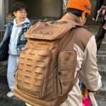 Haha Instagram - 원래 오클리가 좋았지만~ (특히,클래식 선그라스! 내돈내산!내건 구하는게 쉽지않아여~ 90년대 제품이여서요~ 어렵게 구하는거에요.. 야만야만 우리 마누라는 저팔계 안경이라고 부르지만 그 시대에선 패션 잇템이였어요! 역시 유행은 돌고도나 보네요~ ㅎㅎㅎㅎㅎ 그리고 전 특히 로드맨이 착용했던걸 조아해요~❤️) 이번에 오클리에서 절 잘봐 주셔서 잔뜩 보내주셨네요! 실제로 전 오클리 쇼핑을 자주해요~ 제 선그리 문의하시는 분들도 많으셔서 나중에 한번 오클리 선글라스 정보 한번 쫙 풀게요~~^^ 여튼. 밀리터리룩(아메리칸 스나이퍼 느낌?)비스무리하게 흉내내려다.. 실패!!!! ㅇㅈㅇㅈ ㅋㅋㅋㅋ 역시 피지컬이 중요해.. 그래도~ 하하는 겁쟁이여도 드소송 아빠는 겁쟁이아니야!❤️‍🔥❤️‍🔥 사랑해 드소송! 사랑해 오클리! #광고 인듯 광고 아닌듯 광고같은 광고~ #오클리 #하하 #크로스