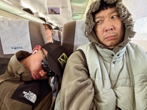 Haha Instagram - 설국열차..
#샌드위치 #설레게 
@sulreggae_ @shimyuchan 

🇯🇲🌴🚞

ㅋㅋㅋㅋㅋㅋ😭😭😭🤣🤣🤣