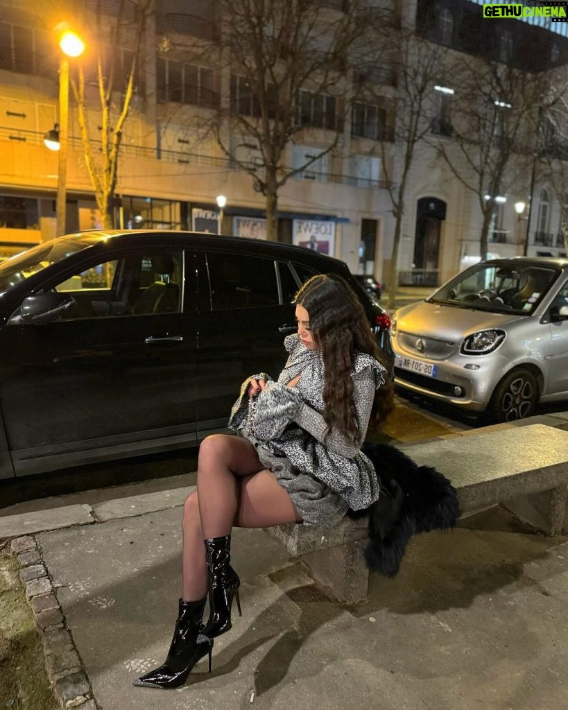 Haifa Wehbe Instagram - Bisous 💋 #haifawehbe #explore #paris Paris