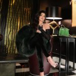 Haifa Wehbe Instagram - Peur de rien 🖤🤍 #haifawehbe #explore #paris Hôtel Marignan Champs Elysées