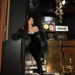Haifa Wehbe Instagram - Peur de rien 🖤🤍 #haifawehbe #explore #paris Hôtel Marignan Champs Elysées