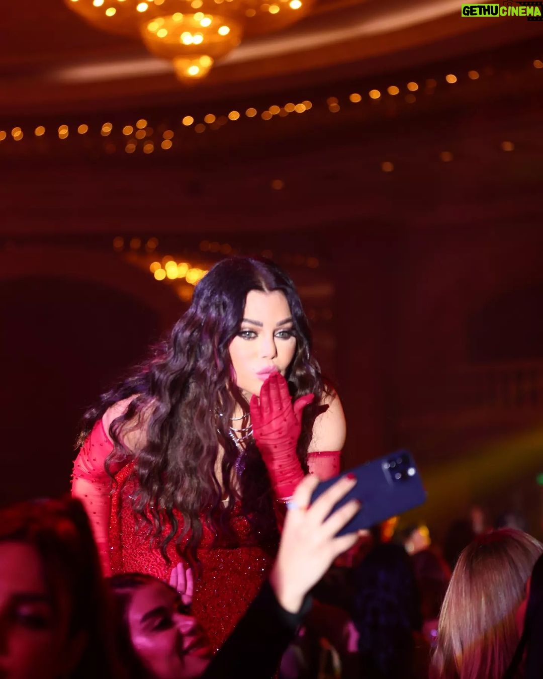 Haifa Wehbe Instagram - ๐๐๐ ๐๐๐๐ ๐ข๐ง ๐ฆ๐ฒ ๐๐๐ฅ๐จ๐ฏ๐๐ ๐๐๐ข๐ซ๐ฎ๐ญ โจ๏ธ Cheers to new beginnings and incredible moments. ุจุฏุงูุฉ ุณูุฉ ุฌุฏูุฏุฉ ูู ุจูุฑูุช ๐ค ุนุงู
ุณุนูุฏ ุฌู
ูุนุงู #nye #2024 #concert #crowd #Beirut #Lebanon #HaifaWehbe #ุญูู #ุฑุฃุณ_ุงูุณูุฉ #ุจูุฑูุช #ูุจูุงู #ุงูุณุจููุฑ #ูููุงุก_ููุจู Hilton Beirut Habtoor Grand