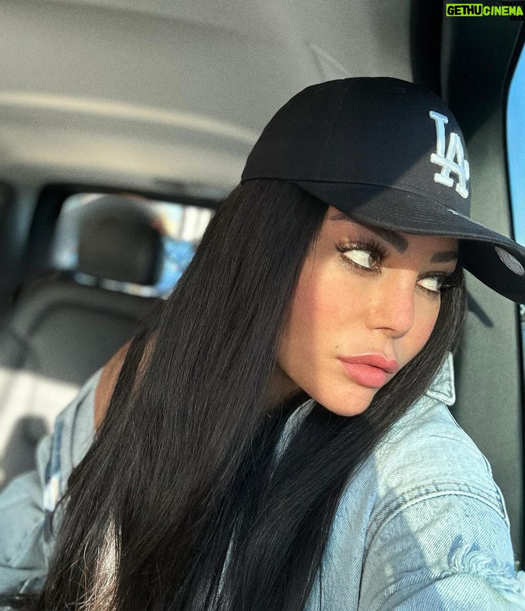 Haifa Wehbe Instagram - Kindness Melts hearts. And when you Believe in yourself and know you’re Enough, the light you Radiate will touch everyone around.💖 #offtogreatdays #Haifawehbe