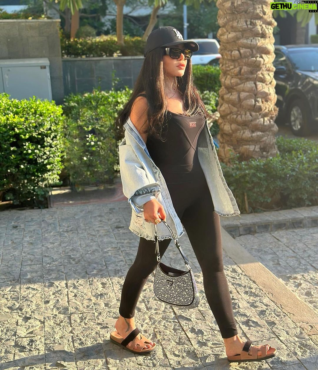 Haifa Wehbe Instagram - Kindness Melts hearts. And when you Believe in yourself and know you’re Enough, the light you Radiate will touch everyone around.💖 #offtogreatdays #Haifawehbe