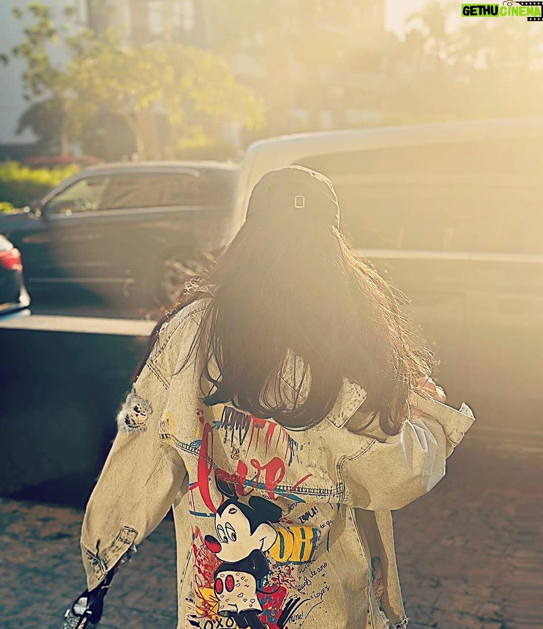 Haifa Wehbe Instagram - Kindness Melts hearts. And when you Believe in yourself and know you’re Enough, the light you Radiate will touch everyone around.💖 #offtogreatdays #Haifawehbe