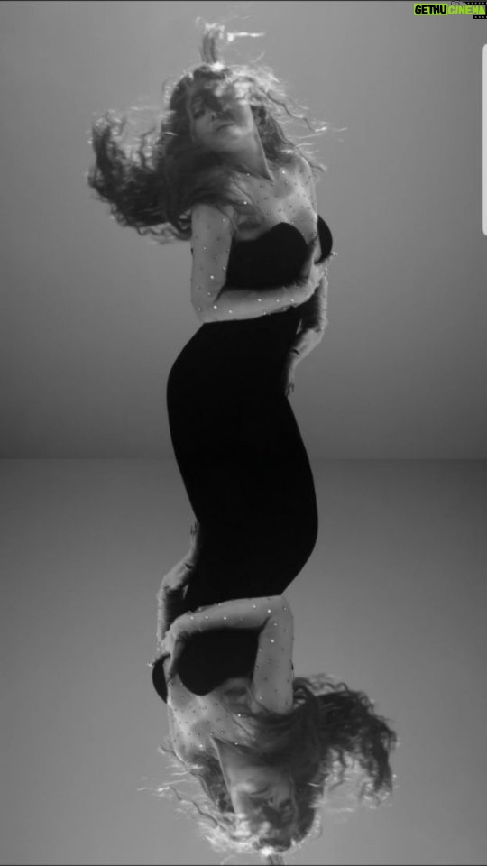 Haifa Wehbe Instagram - ๐ณ๐๐
๐๐๐ & ๐ฎ๐๐๐๐๐๐๐๐๐ ๐ด๐ ๐๐๐๐๐๐๐๐๐๐ ๐๐๐๐ "๐ด๐๐๐๐
ุน๐๐๐๐" #OutNow ๐ถ Feel your self-worth๐ช๐ป On Repeat ๐ Feel the musical frisson! Music Video available on My Official #YouTube Channel "ู
ุง ุจุถุนูุด" ู
ุชููุฑุฉ ุงูุขู ุนูู ููุงุชู ุงูููุชููุจ ุงูุฑุณู
ูุฉ ูุฌู
ูุน ุงูุชุทุจููุงุช ุงูู
ูุณูููุฉ ๐ถ #ู
ุงุจุถุนูุด #ุฌุฏูุฏ #ุงูุณุจููุฑ #ูููุงุก_ููุจู #Mabadaafsh #OutNow #NewRelease #explore #HaifaWehbe