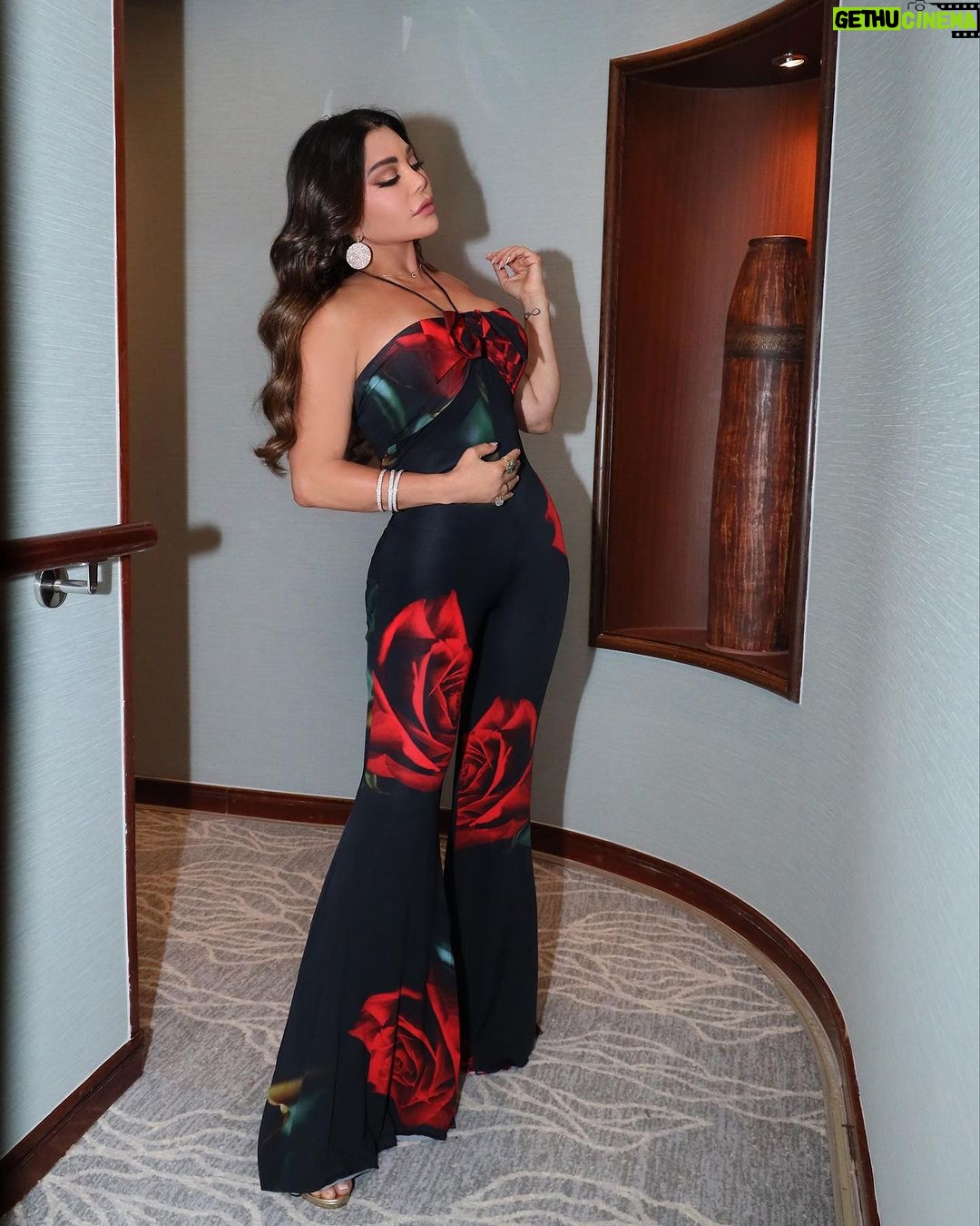 Haifa Wehbe Instagram - ๐๐๐ ๐๐๐ข๐ฅ๐ข๐ง๐ , ๐๐ฎ๐ฌ๐ข๐, ๐๐ง๐ ๐๐ฆ๐๐ณ๐ข๐ง๐ ๐๐ฎ๐๐ข๐๐ง๐๐ ๐ข ๐ ๐ถ We had a great time at @stars.on.board @youssefharbofficial #StarsOnBoard @norwegiancruiseline #ship #Concert #MediterraneanCruise #Summer #Cruise2023 #Mykonos #Greece #HaifaWehbe #ุญููุงุช #ุงูุตูู #ู
ูููููุณ #ุงููููุงู #ุงูุณุจููุฑ #ูููุงุก_ููุจู Mykonos, Greece
