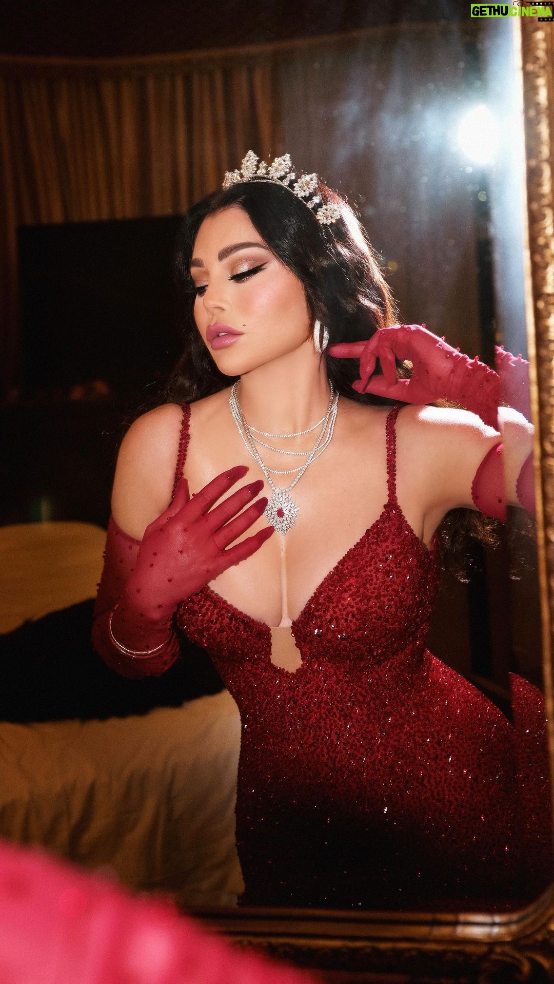 Haifa Wehbe Instagram - ❤️🔥👑 #BTS #NYE #2024 #HaifaWehbe Hilton Beirut Habtoor Grand