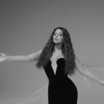 Haifa Wehbe Instagram - 🎶 مبفكرش ومبتعبش .. وانا أصلاً أشغل وقتي ليه بحاجات متفيدش .. واما اجي افتكره مبستغربش ..علشان معرفش قيمة الحاجة اللي ف ايديه 🎶 𝑲𝒆𝒆𝒑 𝑺𝒕𝒓𝒆𝒂𝒎𝒊𝒏𝒈 🤍 #MaBadaafsh 𝑾𝒉𝒂𝒕 𝒌𝒊𝒏𝒅 𝒐𝒇 𝒎𝒐𝒐𝒅 𝑴𝒂𝒃𝒂𝒅𝒂𝒂𝒇𝒄𝒉 𝒔𝒐𝒏𝒈 𝒑𝒖𝒕 𝒚𝒐𝒖 𝒊𝒏? #NewRelease #Mabadaafsh #empowering #hit #song #musicvideo #explore #HaifaWehbe #مابضعفش #فيديوكليب #جديد #اكسبلور #هيفاء_وهبي