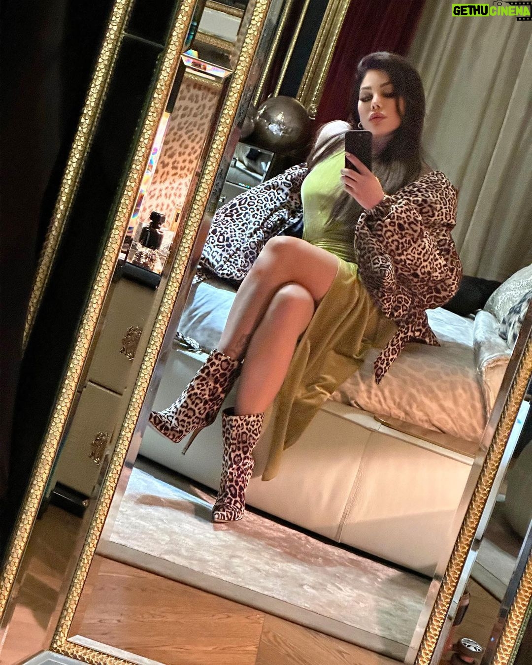 Haifa Wehbe Instagram - I’M NOT LATE I’M JUST EARLY FOR TOMORROW. #haifawehbe #paris Avenue Montaigne Paris