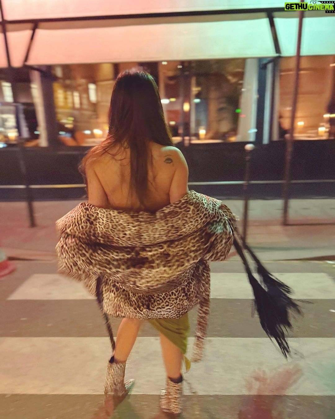 Haifa Wehbe Instagram - I’M NOT LATE I’M JUST EARLY FOR TOMORROW. #haifawehbe #paris Avenue Montaigne Paris
