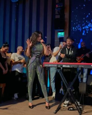 Haifa Wehbe Instagram - A very friendly night with a beautiful people
At the @bazaardxbclub 
I enjoyed every moment with you guys 💋 
I want to thank the hardworker lebanese team of #bazaardxbclub for everything you’ve done to me &my team , I had a blast 💥 
@saba_elie ..Man you are the best 😉
#haifawehbe #dxb