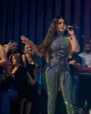 Haifa Wehbe Instagram - A very friendly night with a beautiful people
At the @bazaardxbclub 
I enjoyed every moment with you guys 💋 
I want to thank the hardworker lebanese team of #bazaardxbclub for everything you’ve done to me &my team , I had a blast 💥 
@saba_elie ..Man you are the best 😉
#haifawehbe #dxb