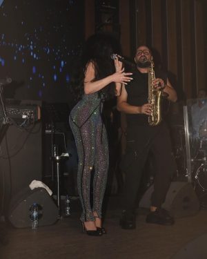 Haifa Wehbe Instagram - A very friendly night with a beautiful people
At the @bazaardxbclub 
I enjoyed every moment with you guys 💋 
I want to thank the hardworker lebanese team of #bazaardxbclub for everything you’ve done to me &my team , I had a blast 💥 
@saba_elie ..Man you are the best 😉
#haifawehbe #dxb