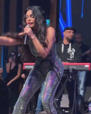 Haifa Wehbe Instagram - A very friendly night with a beautiful people
At the @bazaardxbclub 
I enjoyed every moment with you guys 💋 
I want to thank the hardworker lebanese team of #bazaardxbclub for everything you’ve done to me &my team , I had a blast 💥 
@saba_elie ..Man you are the best 😉
#haifawehbe #dxb