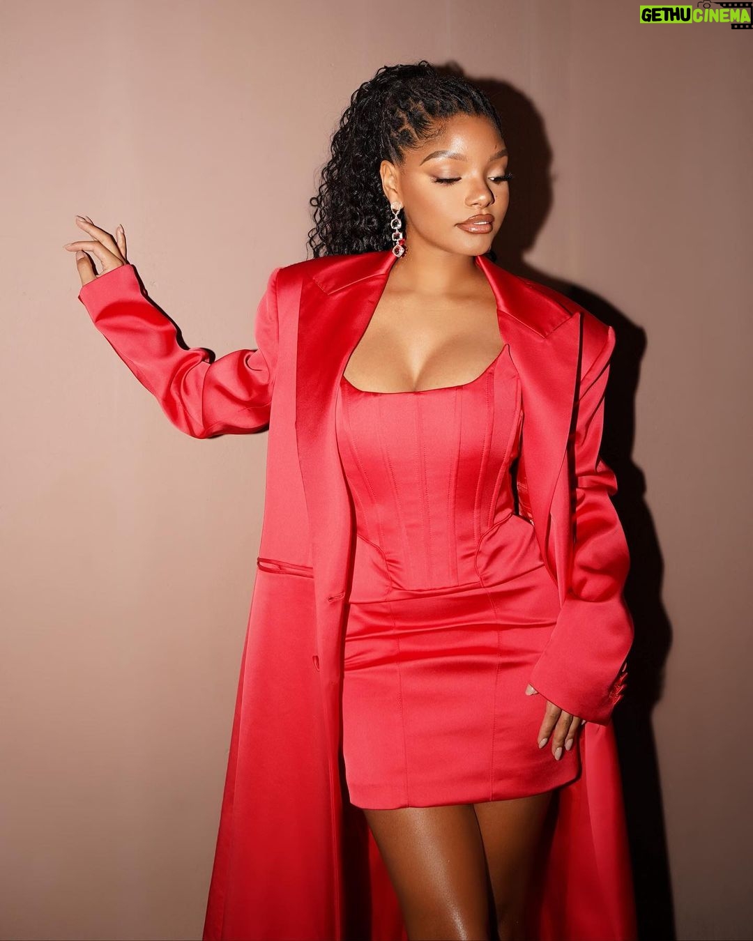 Halle Bailey Instagram - grammy week begins..✨🌹♥️
