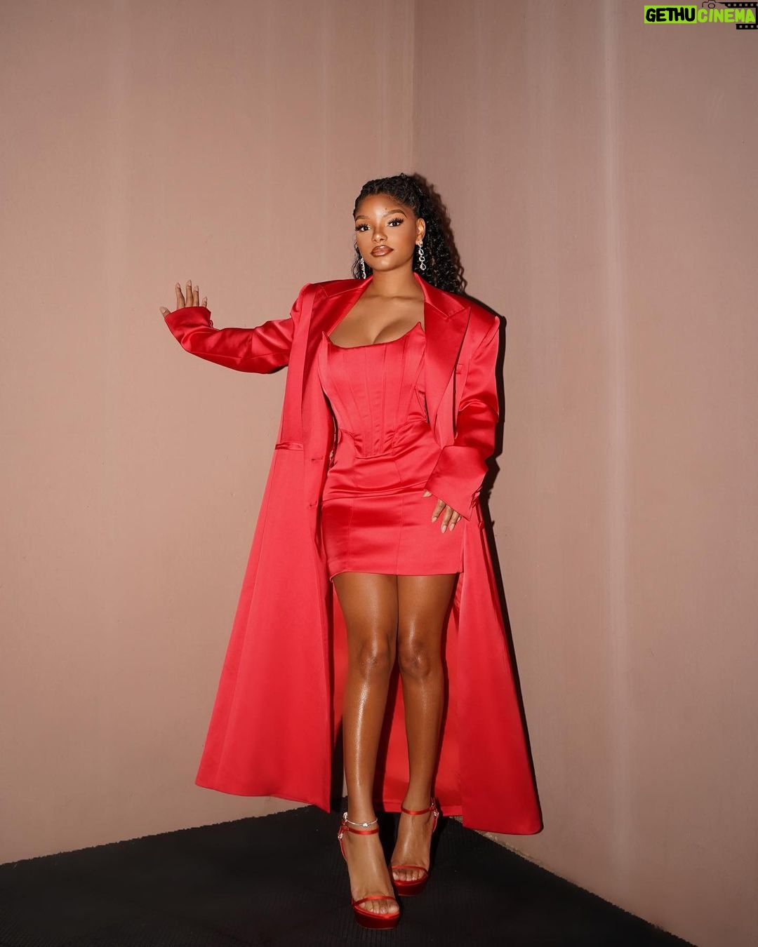 Halle Bailey Instagram - grammy week begins..✨🌹♥️