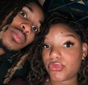 Halle Bailey Instagram - wow 🥹2023 is a year i will never ever forget ♥️looking back on this year i can’t believe this is my life, i’m so thankful to God 💕🥲also thankful to all of you for your unwavering support. let’s bring in this new year stronger than ever, life is what we make it 👼🏽❤️✨