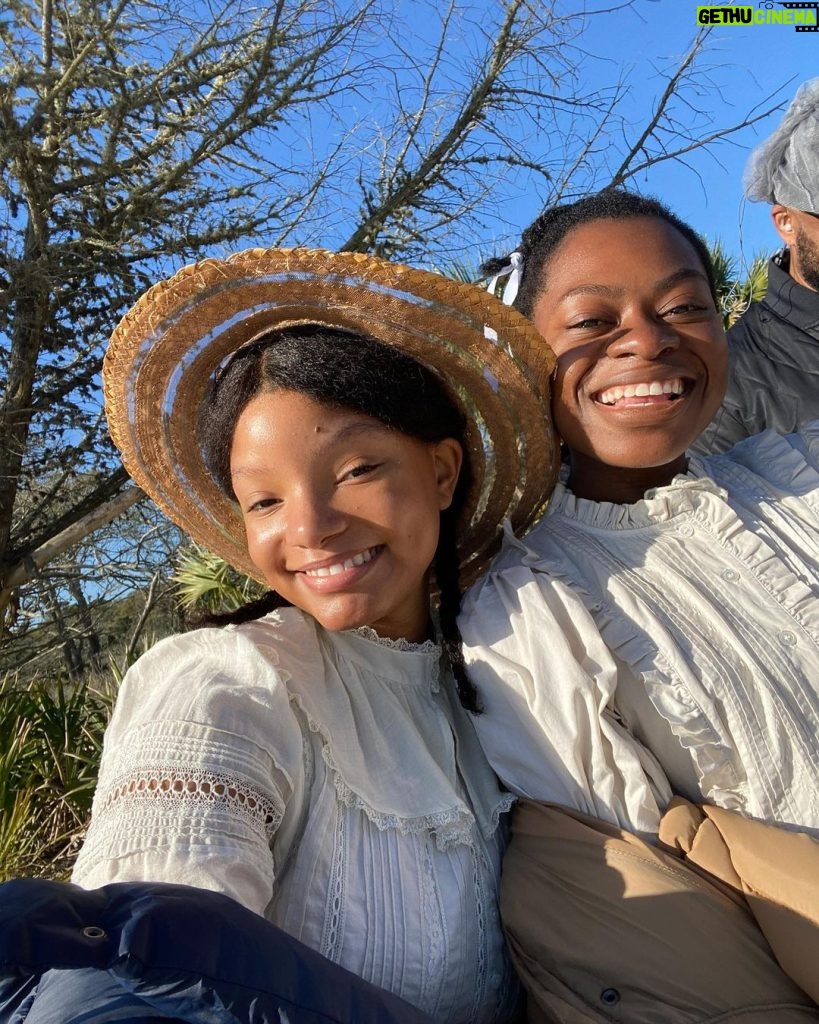 Halle Bailey Instagram - happy holidays everyone from young nettie🎄♥✨the color purple is in theaters now ♥✨i had such a beautiful time on the making of this film and left this set feeling so inspired by the experience 🥹✨let alone getting to write an original song for this film 🥺i’ve learned so much and my heart is filled with such gratitude.. i hope you all enjoy the movie and have a beautiful holiday with the ones you love most !! ♥♥