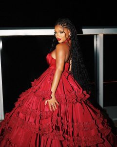 Halle Bailey Instagram - last night was a dream at the color purple premiere✨ 🥰♥️i am truly so grateful to be apart of such a moving film .. can’t wait for you all to see it on christmas day ✨also thank you so much to @off____white for making this beautiful dress for me i truly felt like a princess!! 👑♥️✨