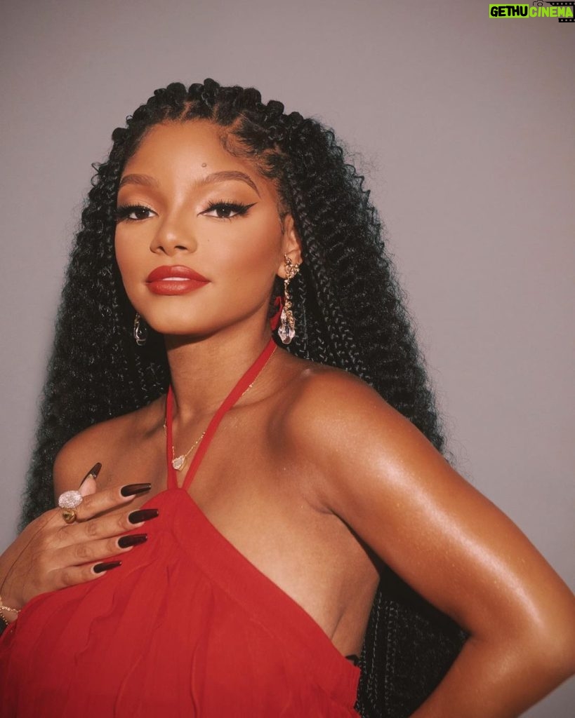 Halle Bailey Instagram - lady in red ♥️💃🏽✨the color purple comes out christmas day !