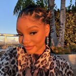 Halle Bailey Instagram - golden hour ✨🖤
