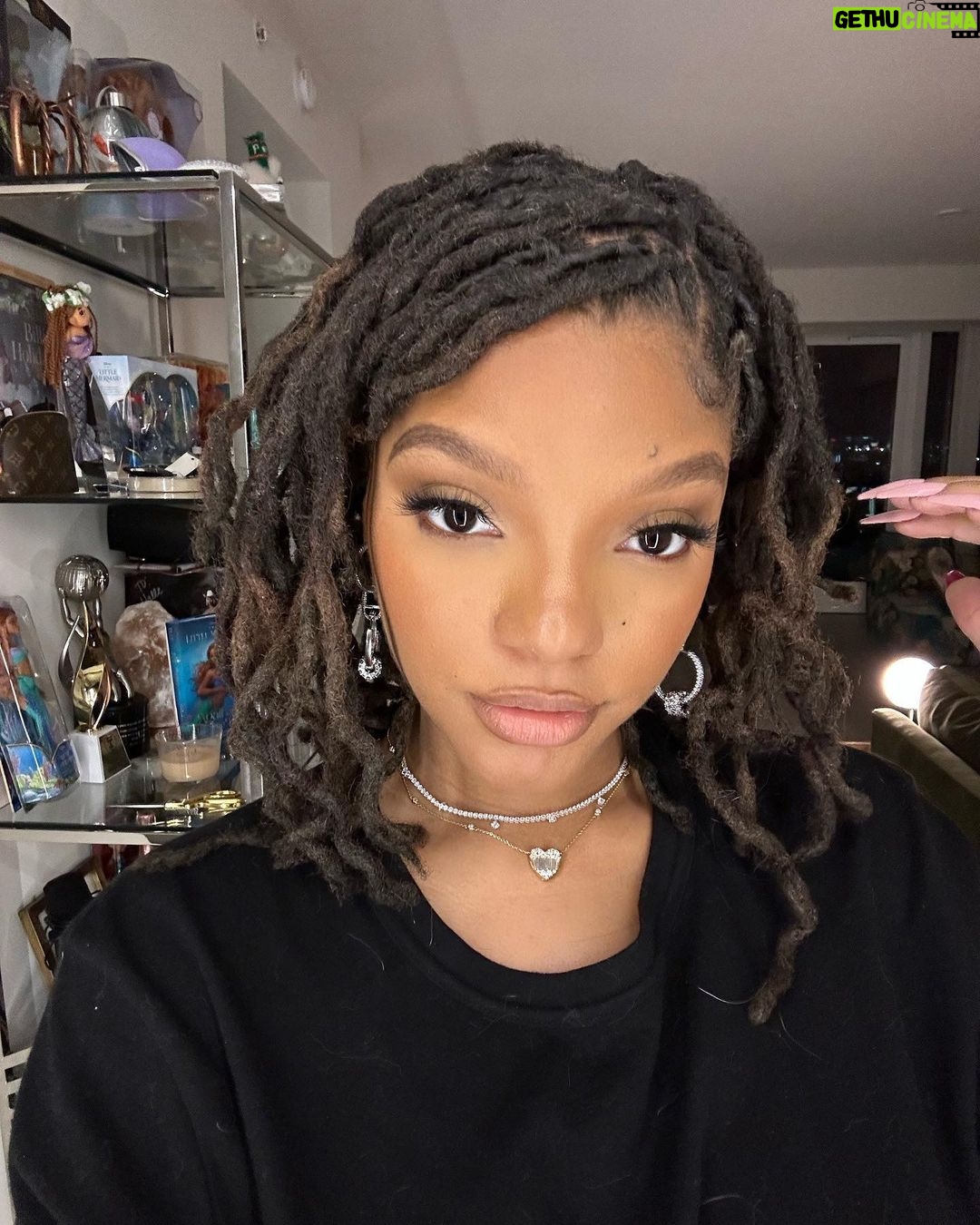 Halle Bailey Instagram - short hair don’t care 🖤✨