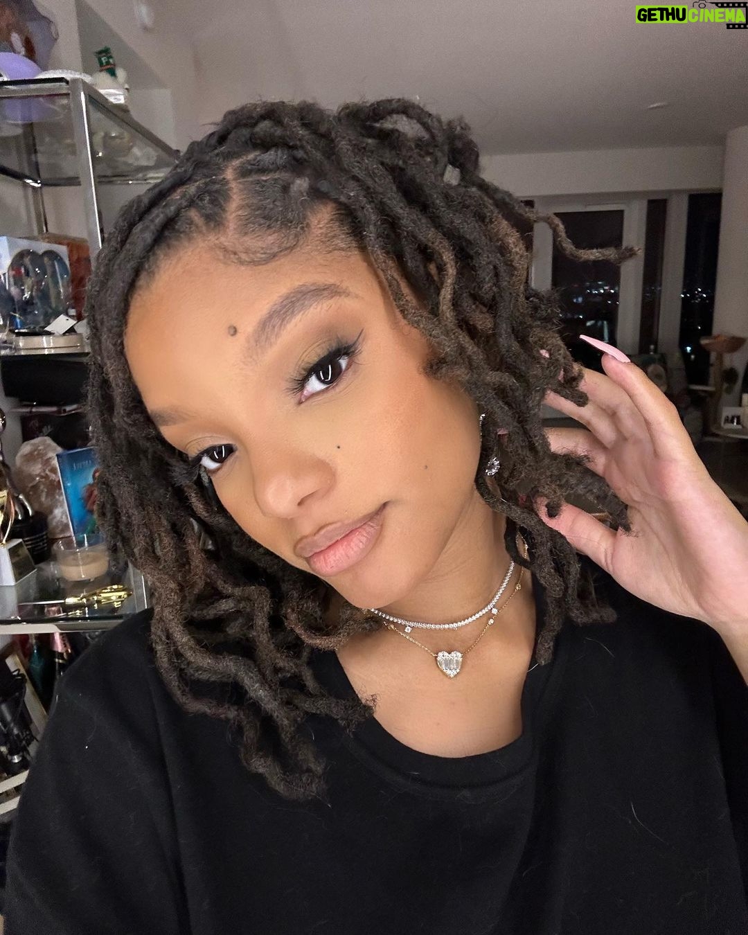 Halle Bailey Instagram - short hair don’t care 🖤✨
