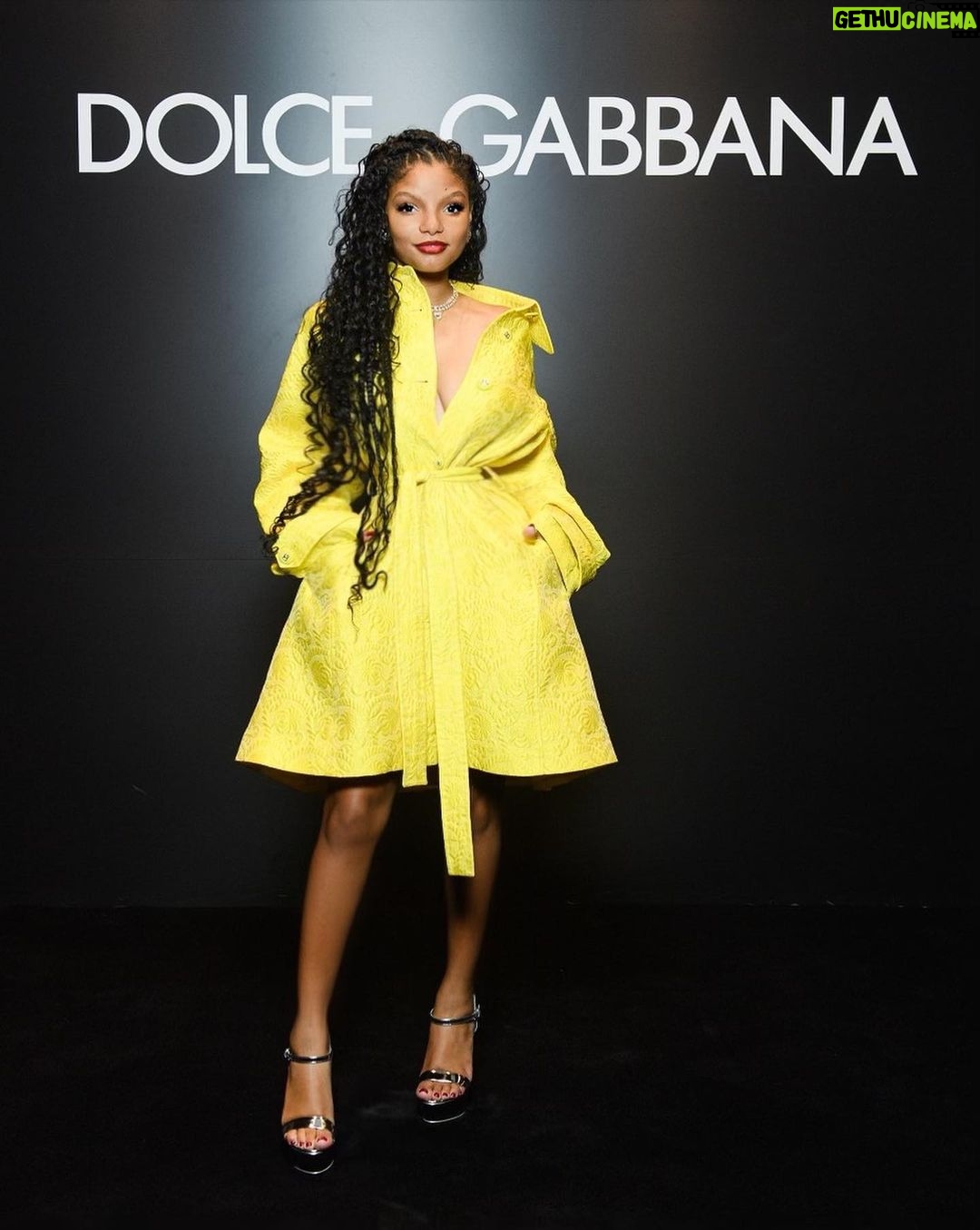 Halle Bailey Instagram - a sunny day with @dolcegabbana ☀️✨ #DGSS24 and #DolceGabbana