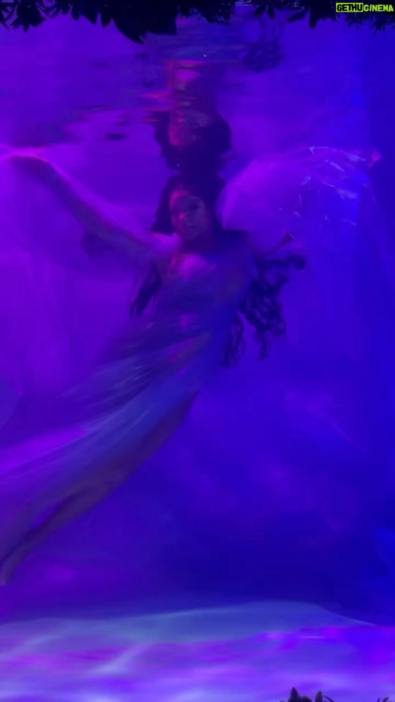 Halle Bailey Instagram - 🧜🏽‍♀️missing my belly already 💜but i obviously had to do underwater pics 😉