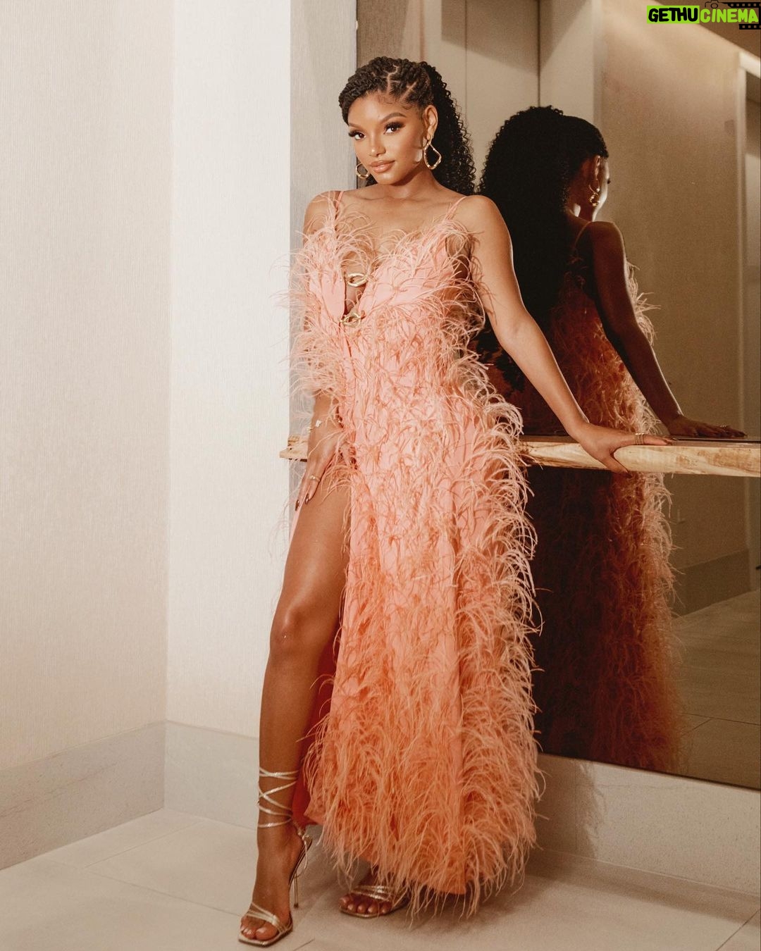 Halle Bailey Instagram - more detailed pics from live performance of angel ☁️✨i’m so happy you guys love this version !! 🥹