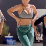 Halle Bailey Instagram - some rehearsal moments from #angel 👼🏽🤍🎶 #angel is a trending sound on here it makes me so happy 🥰keep using it!