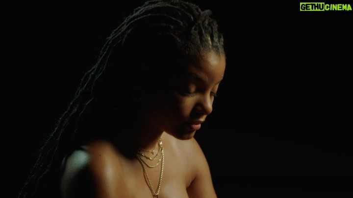 Halle Bailey Instagram - black girl with the black girl hair, you’re an angel. friday. 👼🏽pre save now, link in bio 🩷