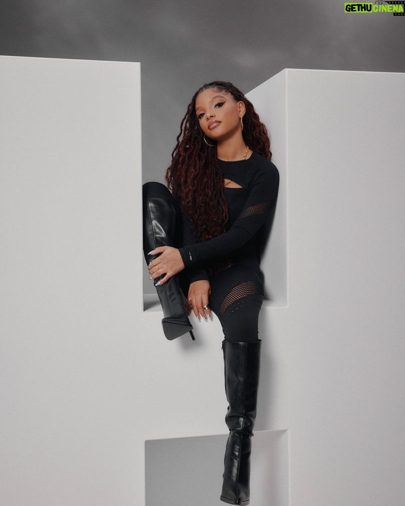 Halle Bailey Instagram - 🦋✨today is the day, and I'm so excited to officially share our Fall collection with you! shop my look, designed exclusively with @vspink #PinkPartner 🦋✨