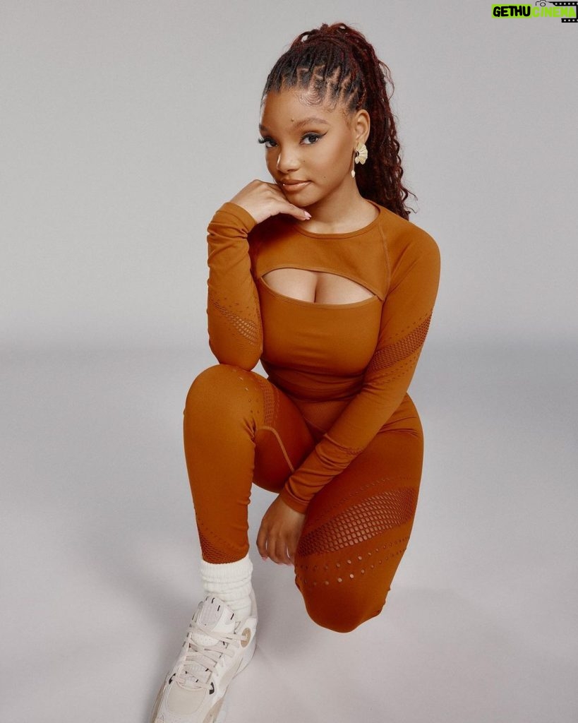 Halle Bailey Instagram - 🦋✨today is the day, and I'm so excited to officially share our Fall collection with you! shop my look, designed exclusively with @vspink #PinkPartner 🦋✨