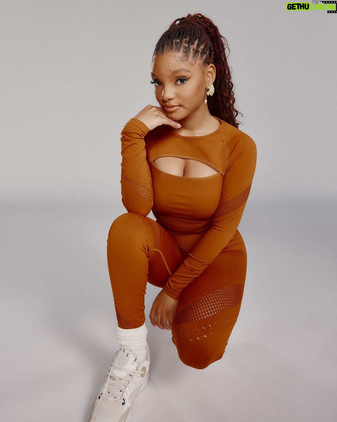 Halle Bailey Instagram - 🦋✨today is the day, and I'm so excited to officially share our Fall collection with you! shop my look, designed exclusively with @vspink #PinkPartner 🦋✨
