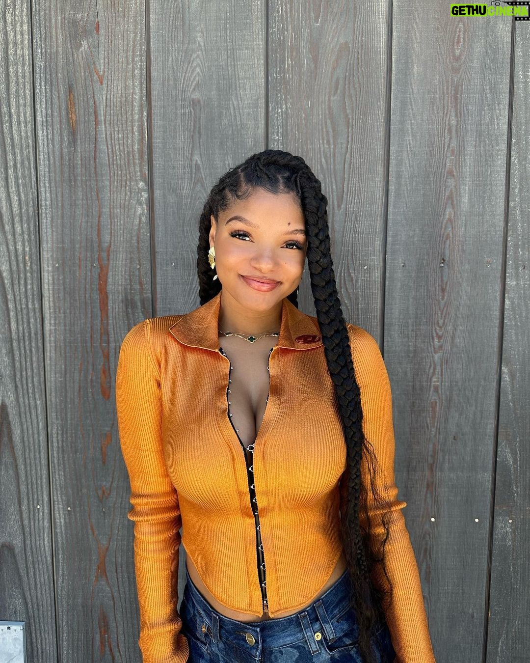 Halle Bailey Instagram - orange you glad to see me ? ðŸ˜ðŸ¥°ðŸ§¡