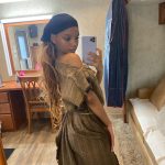 Halle Bailey Instagram - some more bts moments (can’t believe this was almost three years ago)💗… 1.. i found this old video of me i recorded on day 2 of filming part of your world .. face breaking out and all cause nerves lolll happy i have this to look back on 💗 2. under the sea wire work 3. javis last day 4. jonah & cardboard ariel 5. daveed & craig 6. ariel in her rags 7. last day of under the sea!