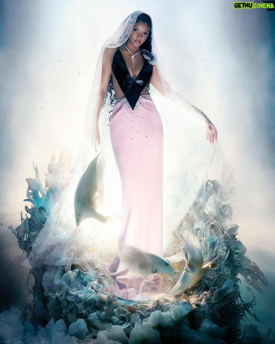 Halle Bailey Instagram - 🥺big thank you to @vmagazine for this mermaid fantasy cover of my dreams 🧜🏽♀️🐚 Photography: @RobRusling123 Fashion: @AnnaTrevelyan Interview: @MathiasRosenzweig Editor-In-Chief / Creative Direction: #StephenGan Makeup: @beautybychrisc Hair: @sparkyourhair Manicure: @ThuybNguyen
Ai Artist: @Nik_Gundersen Art Direction: @tobiasholzmann Editors: @overlyopinionatedblackperson / @kalaherh Casting: @itboygregk (@gkldprojects) Set Design: @olivia.giles.set.design